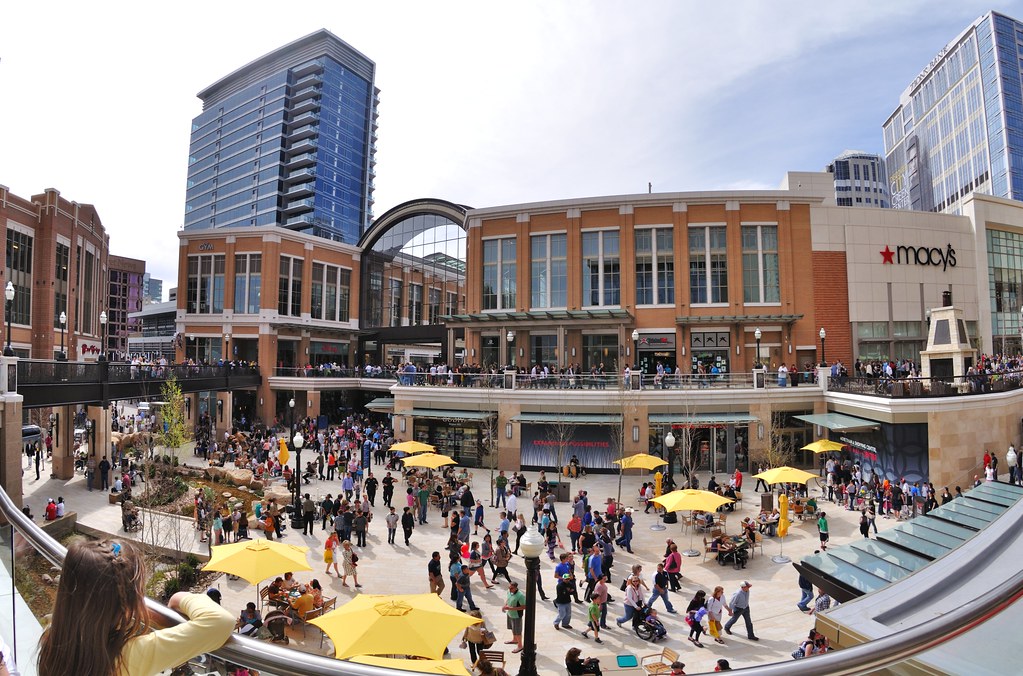 City Creek Center Opening weekend at the City Creek Center… Flickr