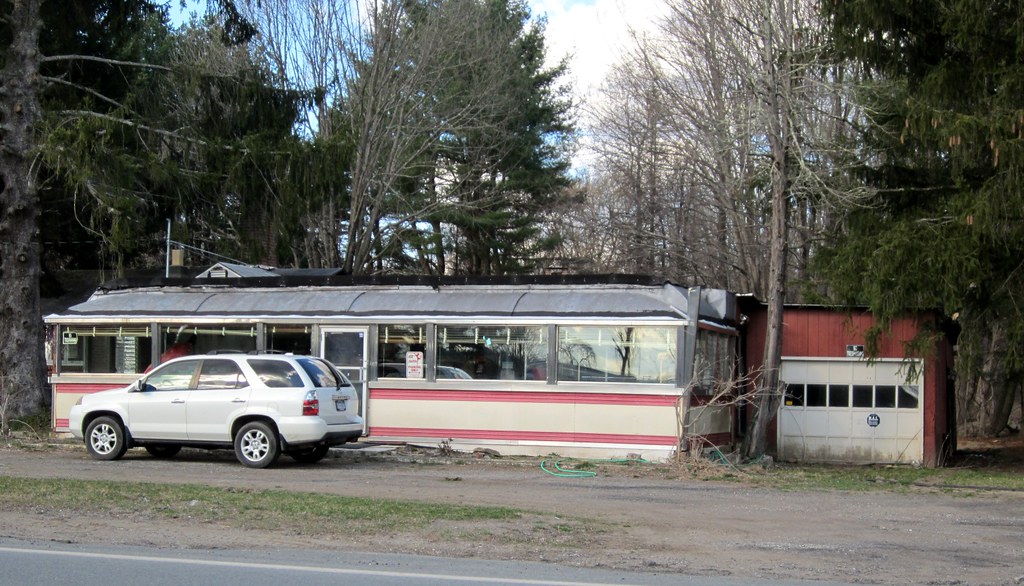 Abandoned diner, Wurtsboro, NY An old Silk City diner alon… Flickr
