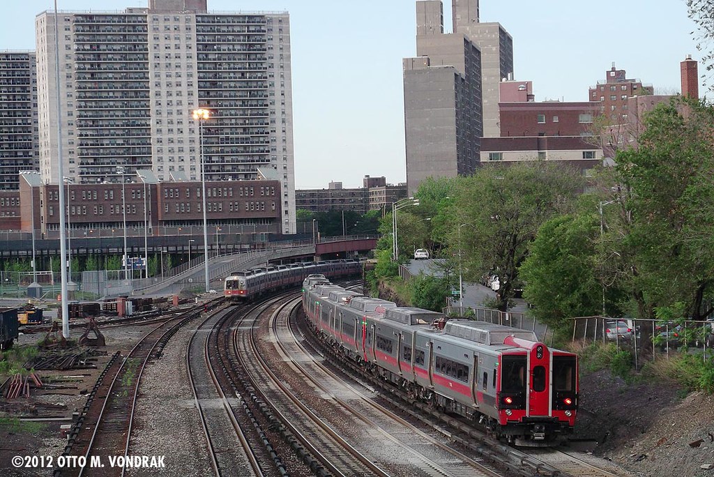 Old meets new at Mott Haven in The Bronx Southbound M2's … Flickr
