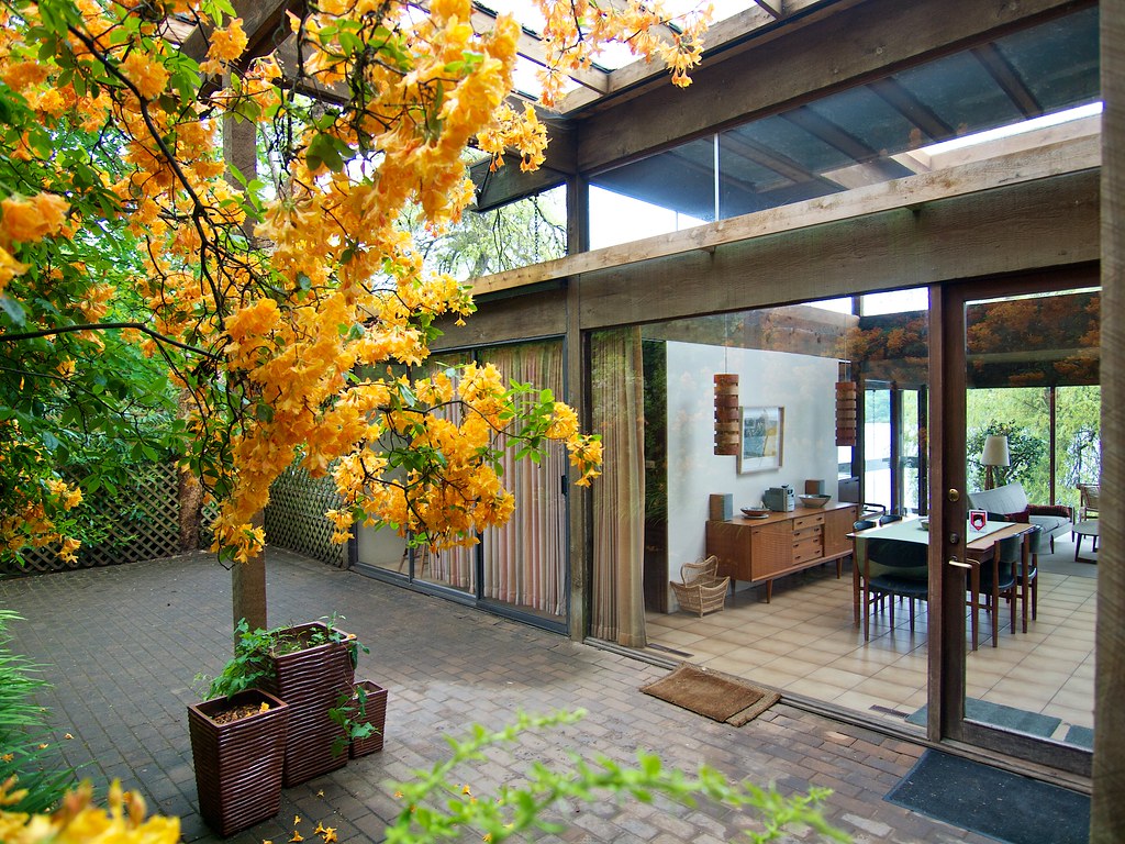 The Baldwin House, front entrance Arthur Erickson's Baldwi… Flickr