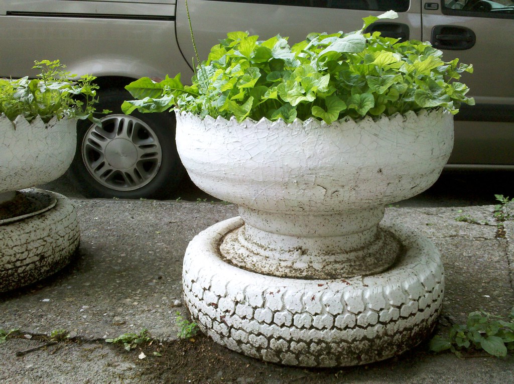 The ol' insideout tire planter Quite popular in certain p… Flickr