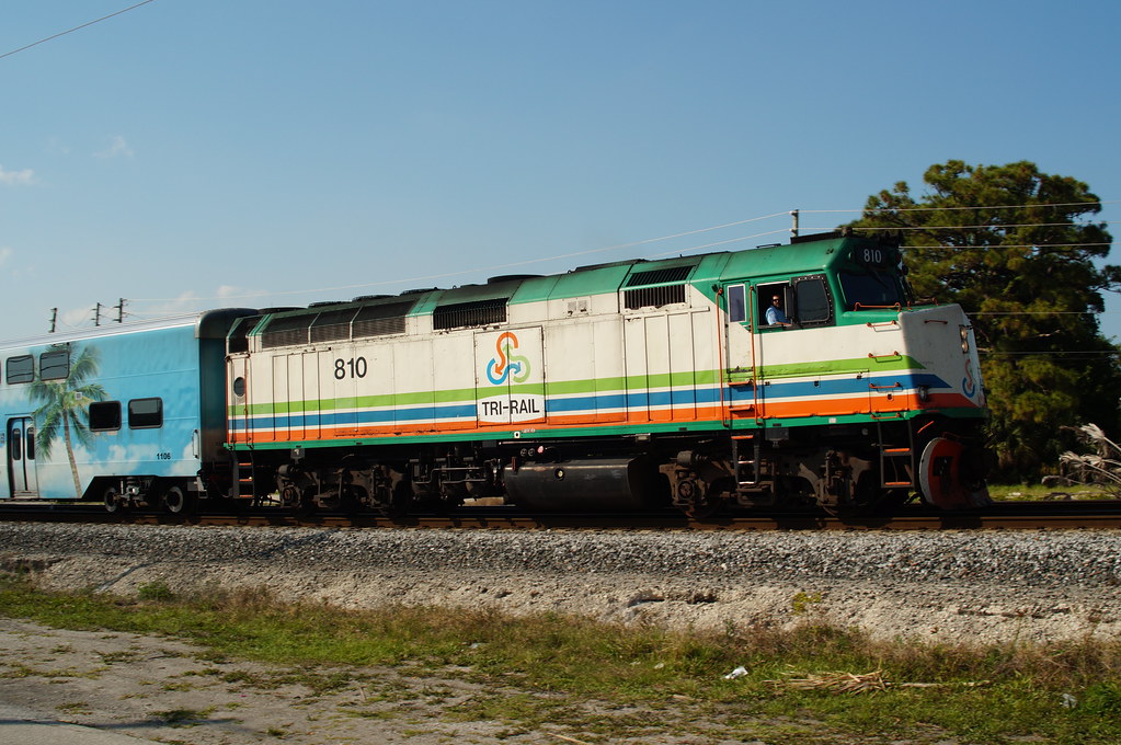 TRI RAIL F40PH 810 AT MANGONIA PARK, FLORIDA Tri Rail P63… Flickr