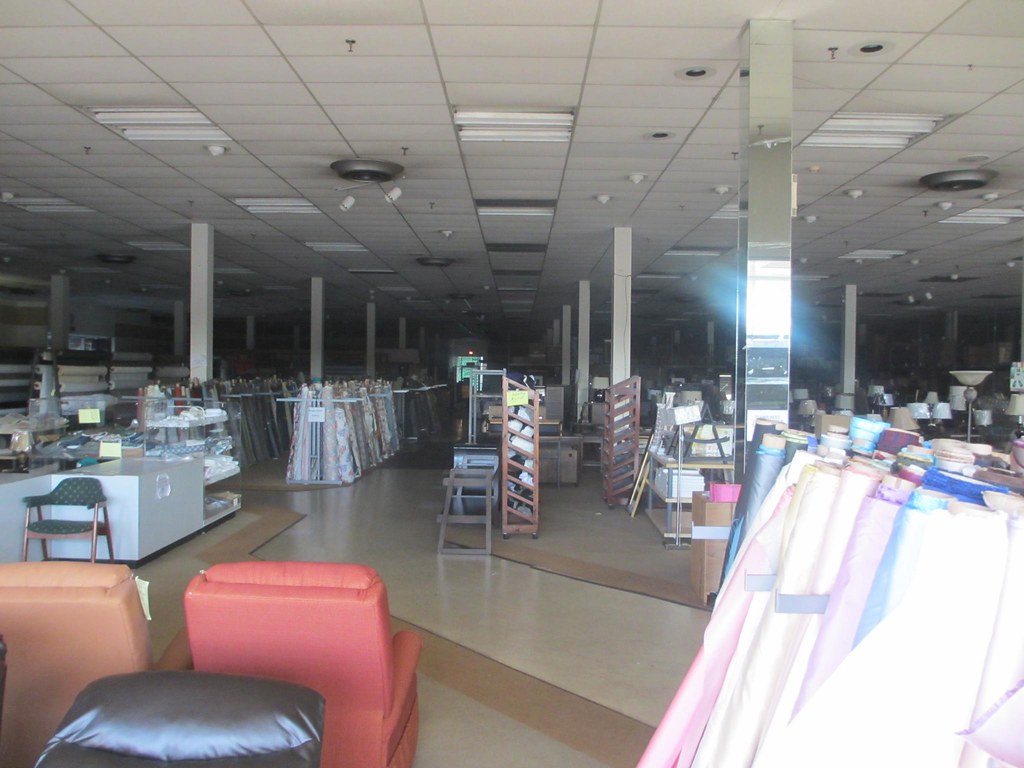 former JCPenney (Patrick Henry Mall) This 84,085 square fo… Flickr