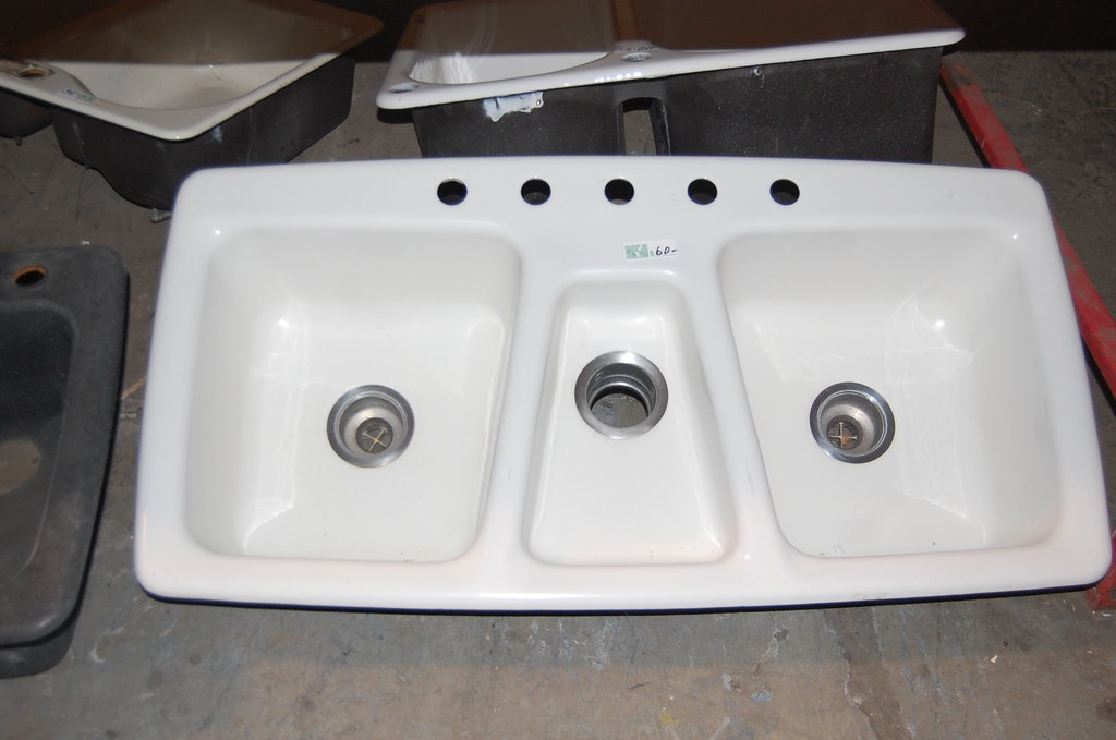 Sinks Cast iron enameled and porcelain pedestal and bath s… Flickr