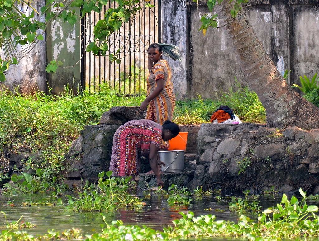 Kerala Backwaters Washing clothes on the rocks! Taken fro… Flickr