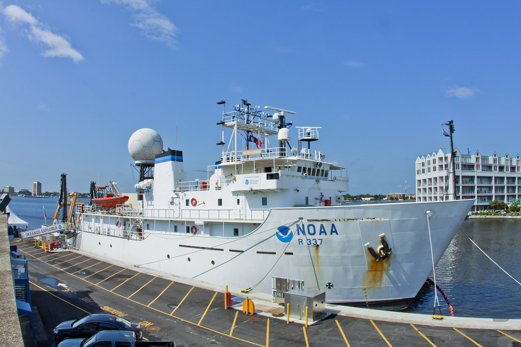 NOAA's Okeanos Explorer is docked in Norfolk awaiting a Ju… Flickr