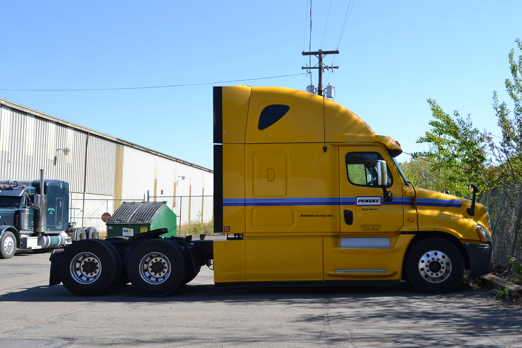 Penske 2013 Freightliner Cascadia A new Cascadia for Pensk… Flickr