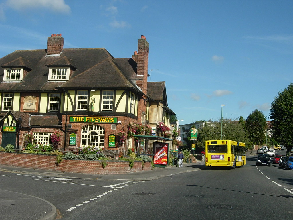 THE FIVEWAYS PUB. 423 CHARMINSTER RD. BOURNEMOUTH. DORSET.… Flickr