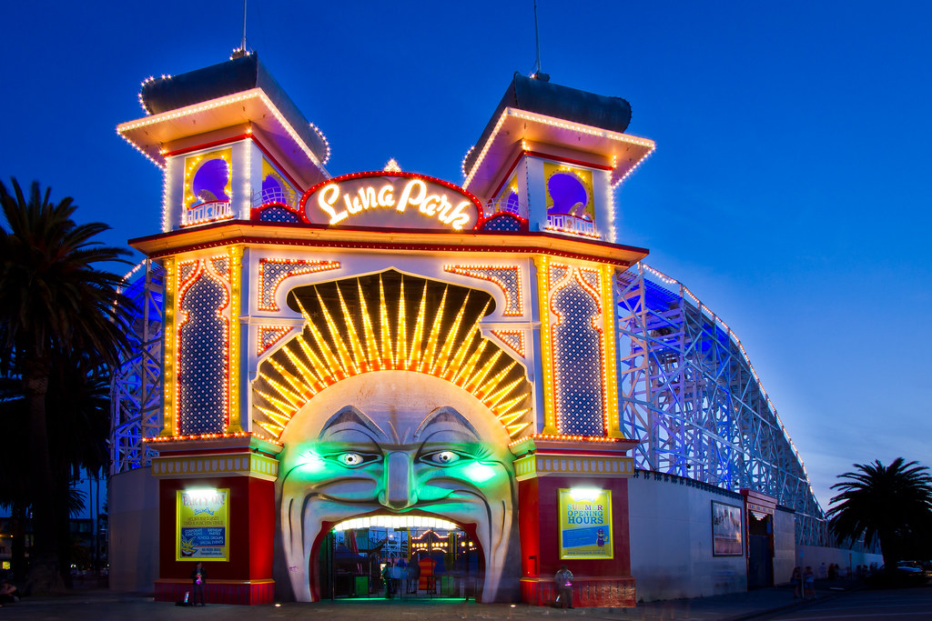 Luna Park, Melbourne, in Blue hour Sunday evening shot of … Flickr