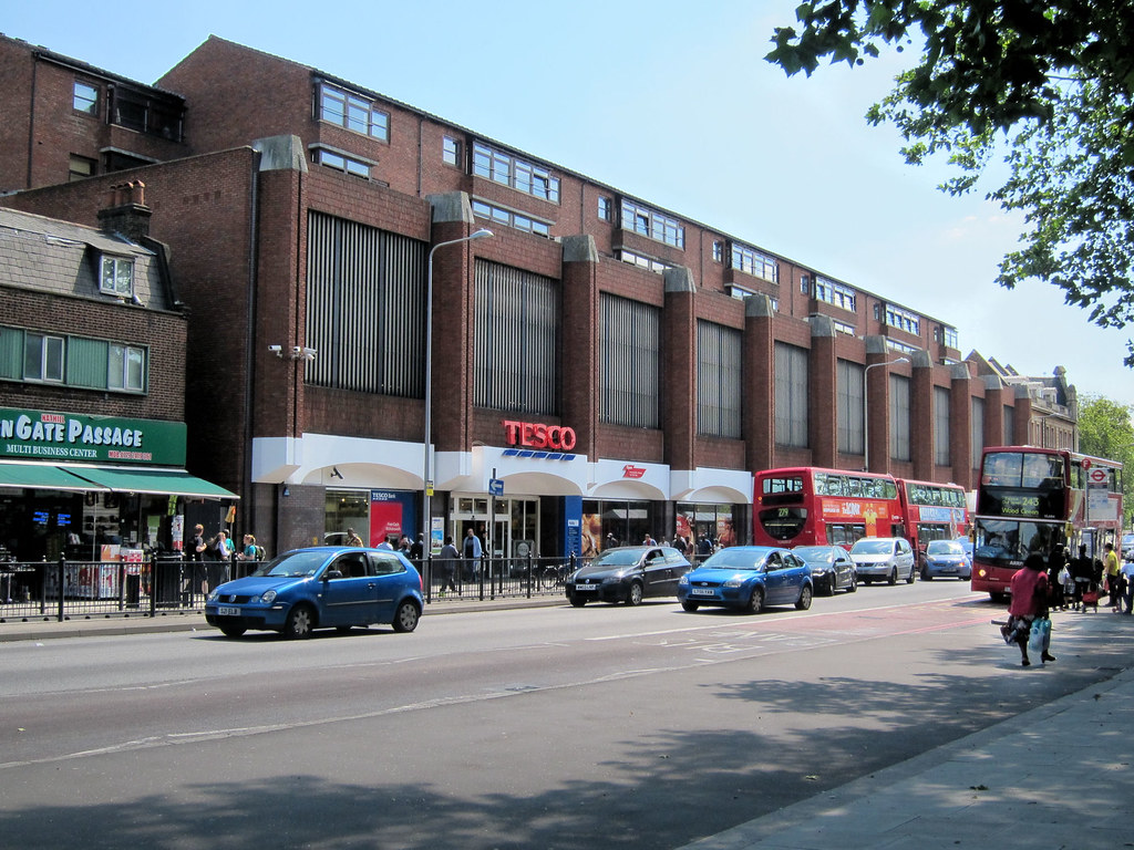 Tesco South Tottenham Tesco supermarket, High Road, Totten… Flickr