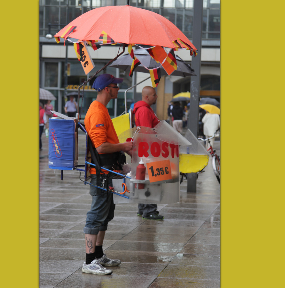 Berliner Grillwalker Bratwurstverkäufer mit BauchladenG… Flickr
