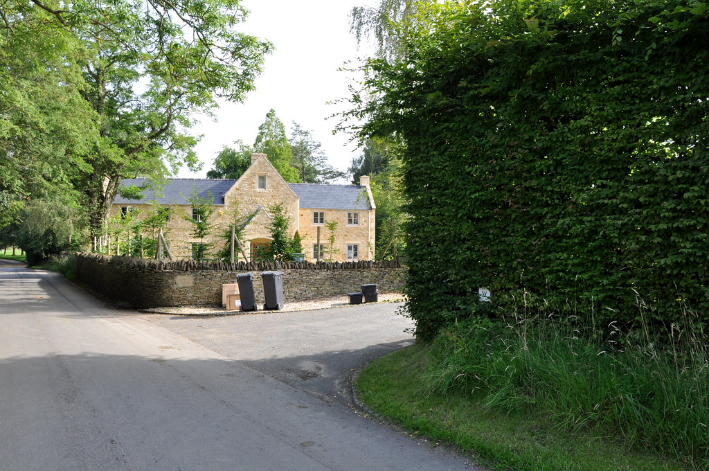 Broadwell337 Cotswold house Broadwell gurgles and bubbles… Flickr