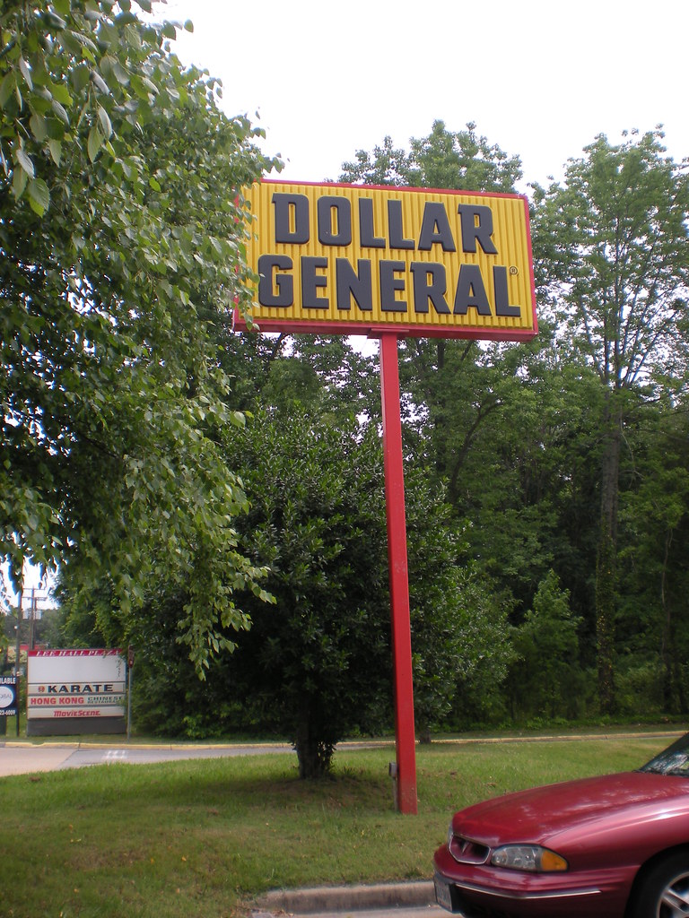 Dollar General sign Dollar General 1543 (8,000 square fee… Flickr