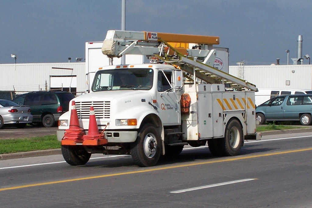Hydro Quebec 40014 International bucket truck Gatineau, Q… Flickr
