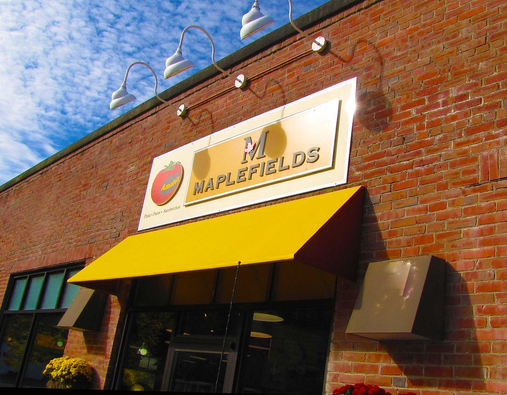 Maplefields/Amato's Amato's/Maplefiels was cute looking, i… Flickr