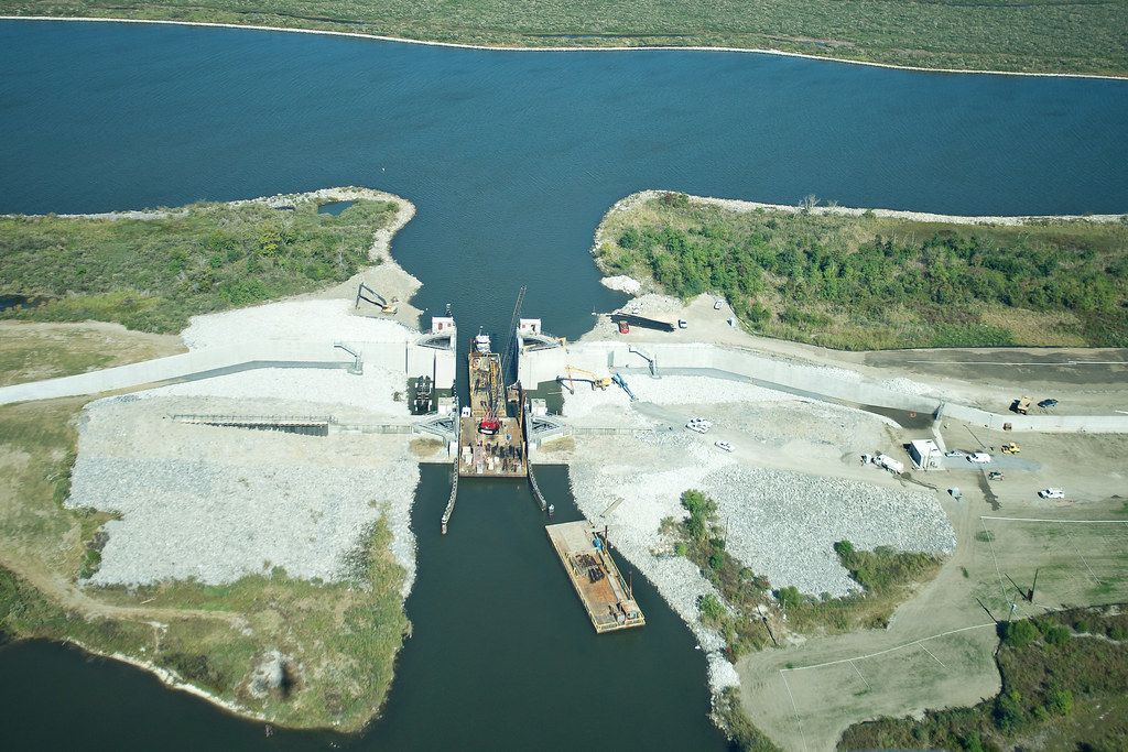 PacLease Lafarge 56 Work continues on a floodgate along … Flickr