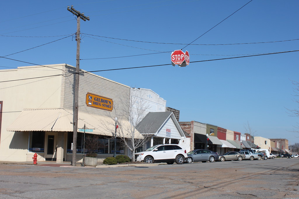 Drew, Mississippi The central section of Downtown Drew, Mi… Flickr
