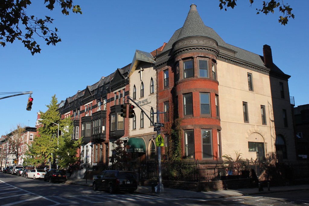 St. Nicholas Historic District This section of rowhouses i… Flickr