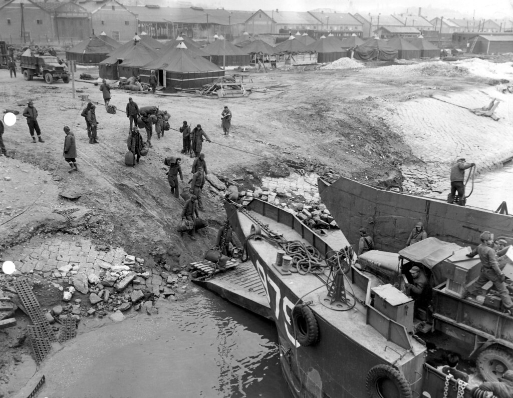 ACB1 landing at Inchon, Korea Description ACB1 landing … Flickr