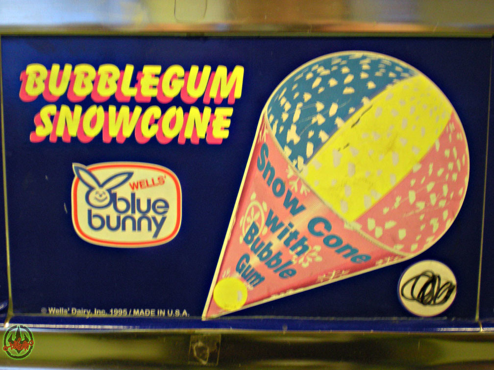 Blue Bunny BUBBLEGUM SNOWCONE vendor sticker (( 1995 … Flickr