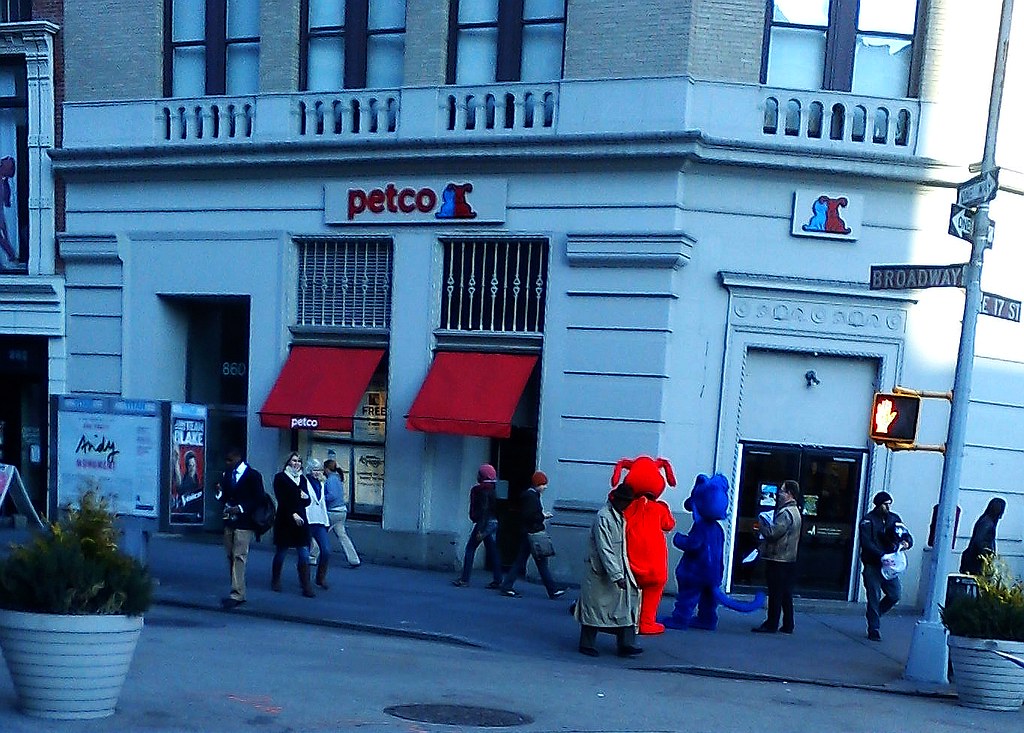 Petco Red Dog and Blue Cat Union Square New York Petco Red… Flickr