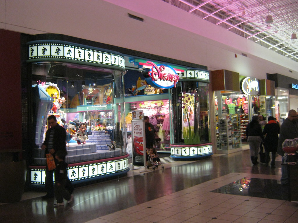 Disney 90's looking Disney store Chicago Ridge Mall Oak La… Flickr