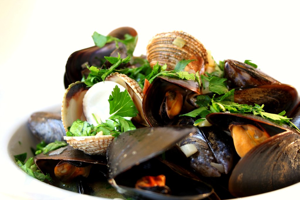 mussels and cockles cooked in white wine cookingetcgr.blo… Flickr