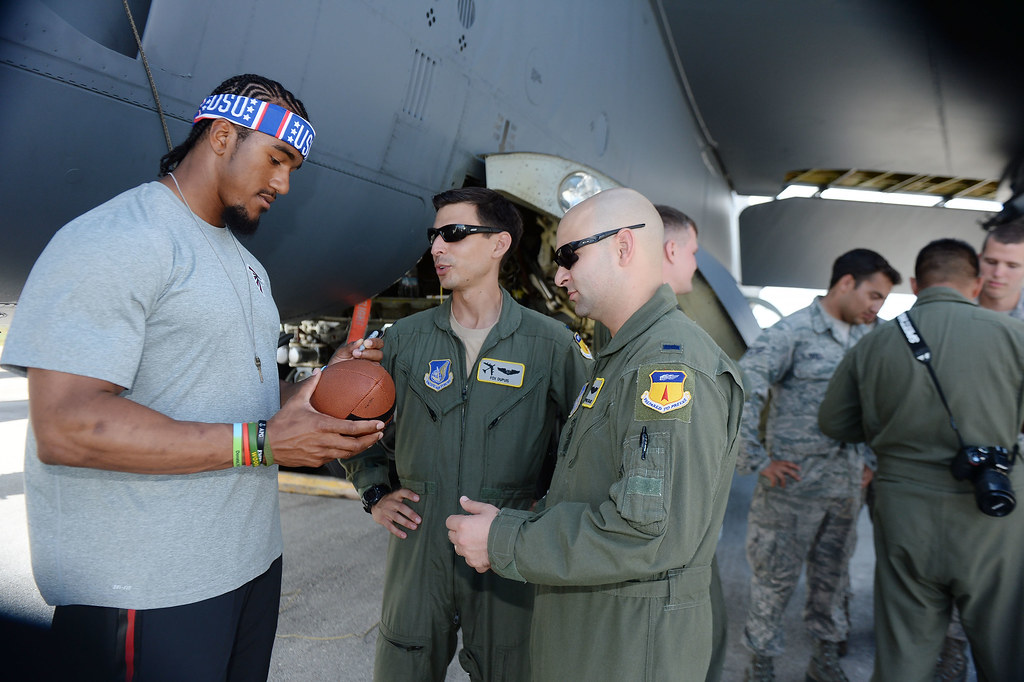 USO/NFL Tour with Atlanta Falcons Atlanta Falcons players … Flickr