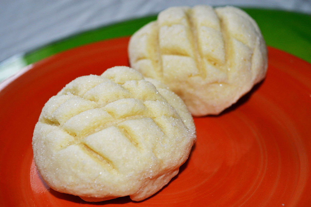 Japanese melon bread (melon pan) A sweet bread that's give… Flickr