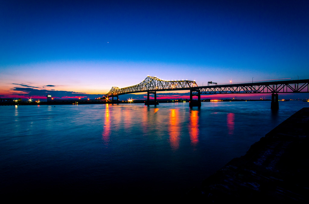 Views of the I10 Mississippi River Bridge in baton rouge Billy