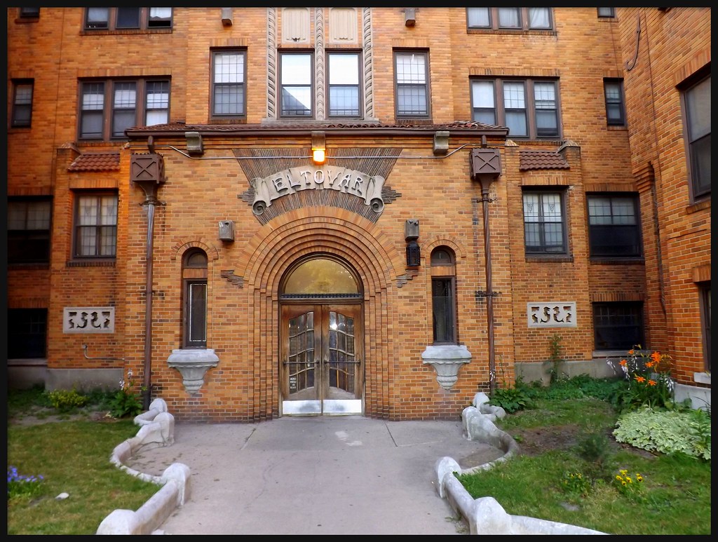 Entrance El Tovar Apartments, 320 East Grand BoulevardD… Flickr