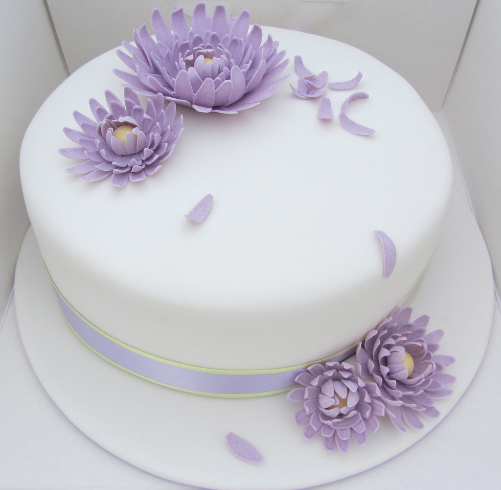Chrysanthemum Flower Cake An 8 inch layered maderia cake d… Flickr