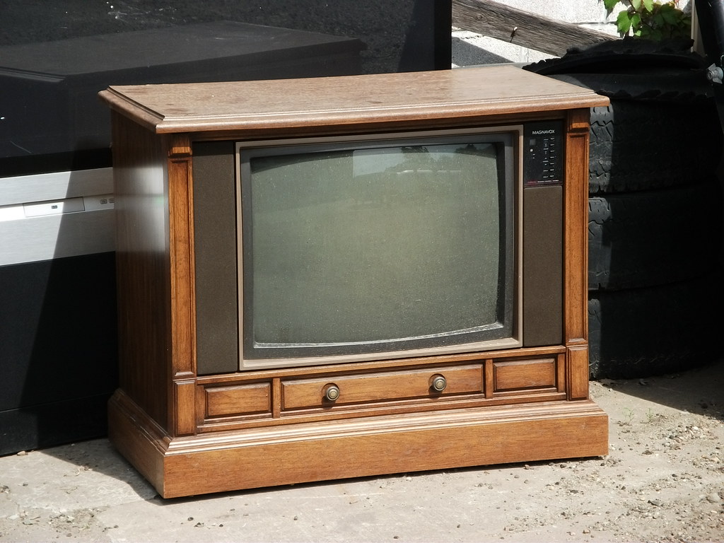 Old Magnavox Console TV Left to Die Behind Karls TV sits a… Flickr
