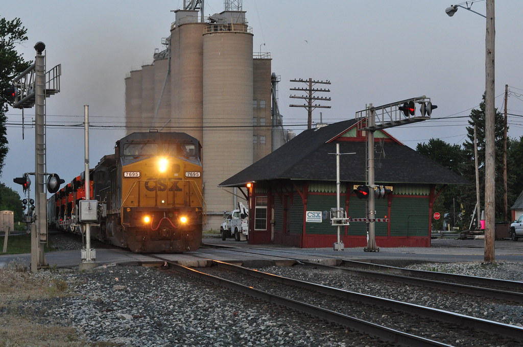 CSX at North Baltimore Ohio Its near sunset at North Balti… Flickr