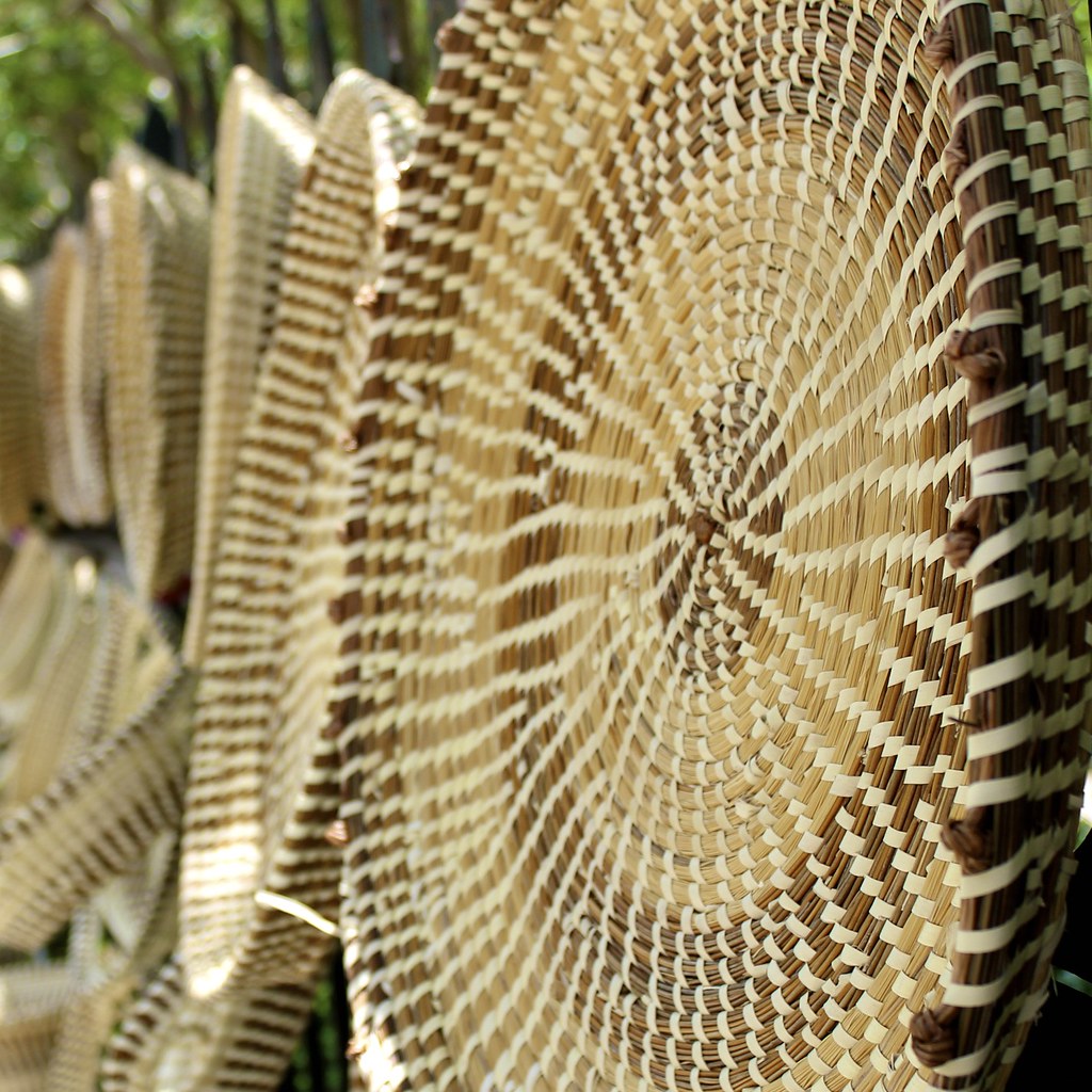 Sweetgrass These baskets are everywhere...made by African … Flickr
