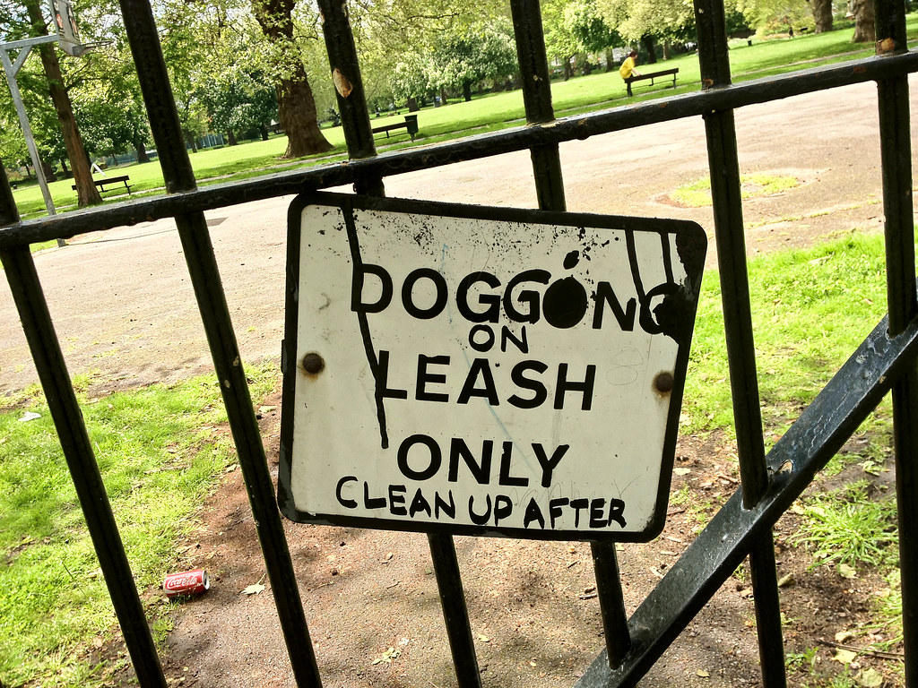 Dogging on a Leash Only Kennington Park. Trying to work ou… Flickr