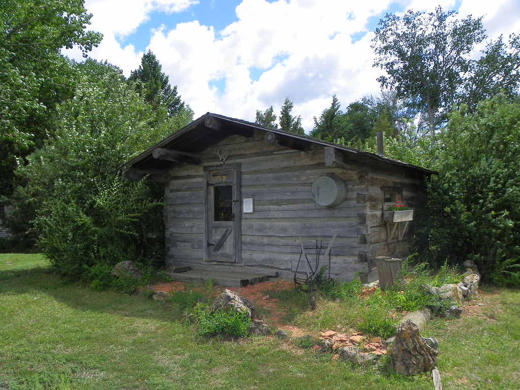 Historic Log Cabin Ekalaka, Carter County, Montana J. Stephen Conn