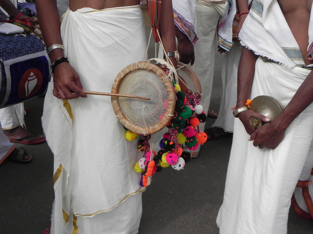 1127. Edakka An ancient percussion instrument This is an … Flickr