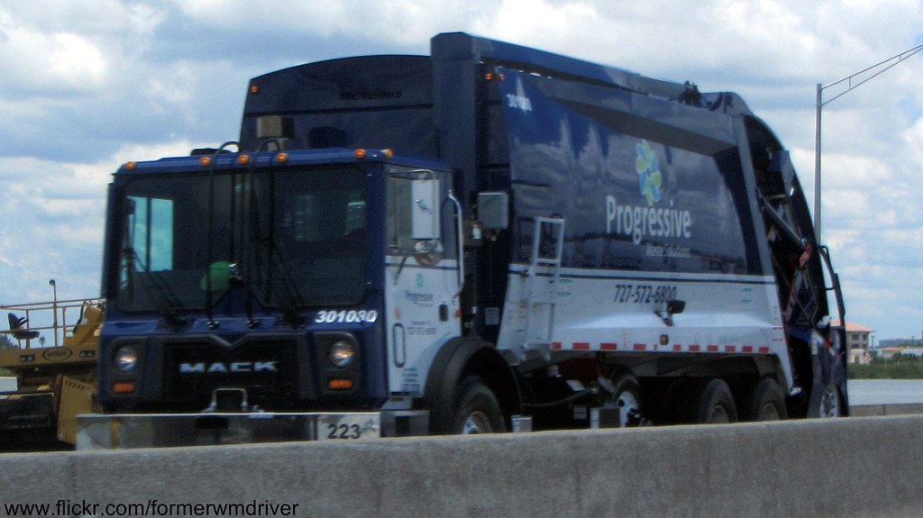 Progressive Waste Solutions Mack MRU / McNeilus REL 30… Flickr