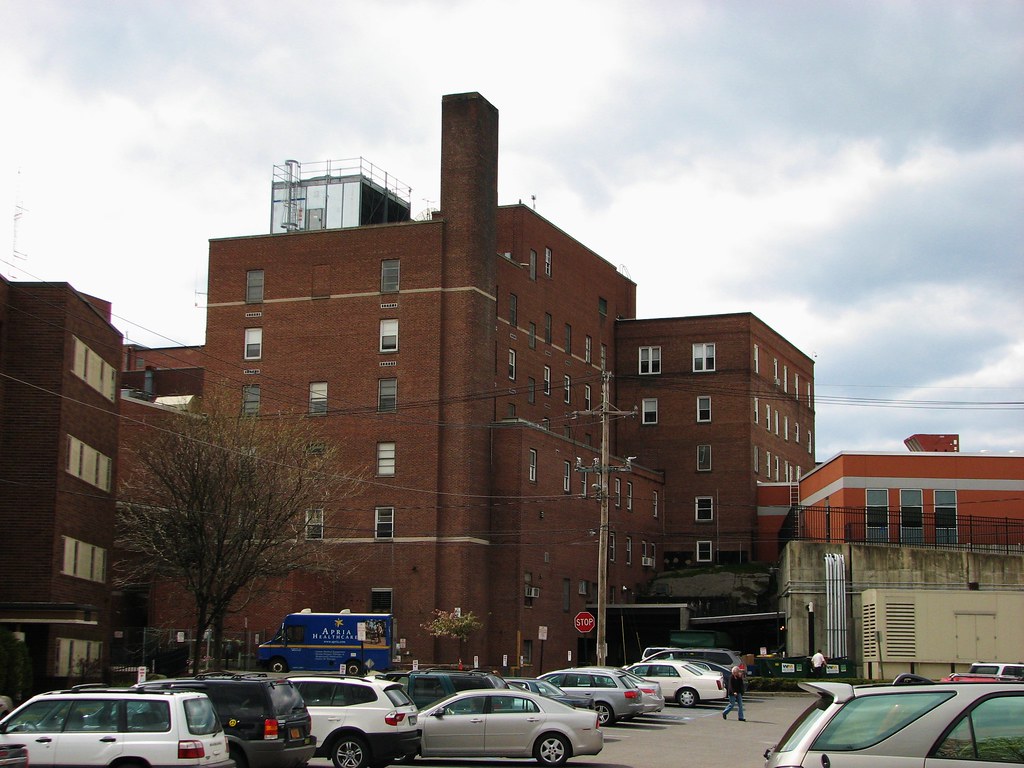 THE KINGSTON HOSPITAL IN APRIL 2012 The east back side of … Flickr