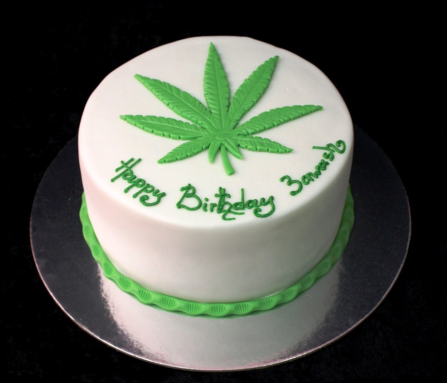 Pot leaf cake Irena Flickr