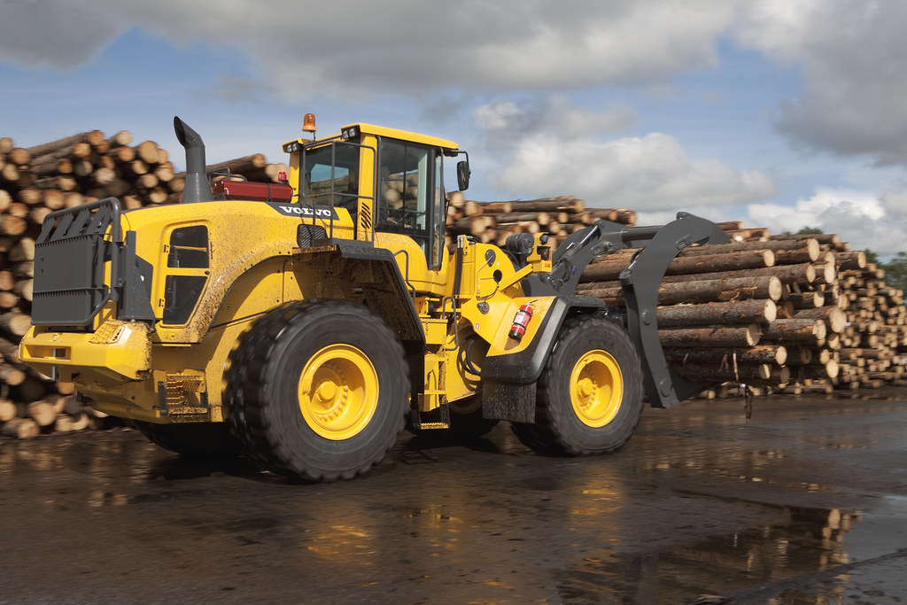 Volvo L180G Wheel Loader with grapple When you buy a Volvo… Flickr