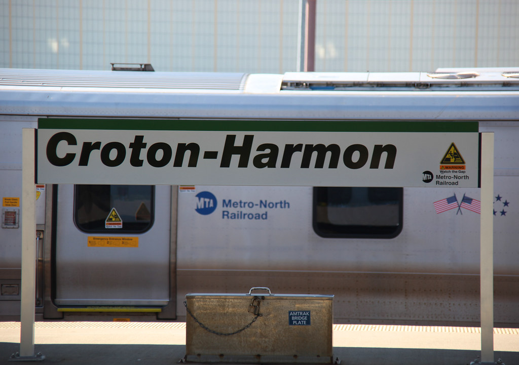 Looking east from west platform CrotonHarmon Station … Flickr