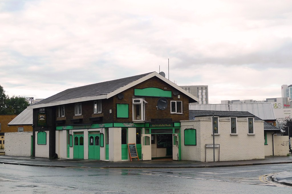 Carpenters' Arms, Stratford, E15 A postwar estate pub, re… Flickr