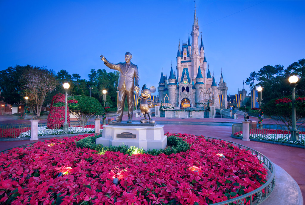 Walt Disney Catching the Sunrise with Mickey on New Years … Flickr