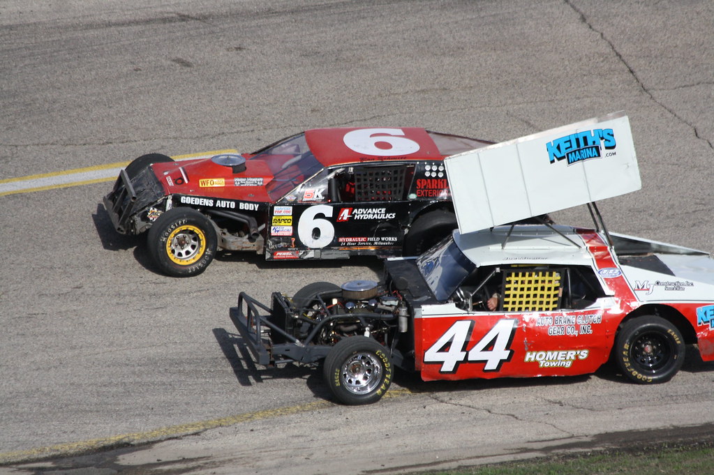 5.5.13 Slinger Speedway Figure 8 cars with modified chas… Flickr