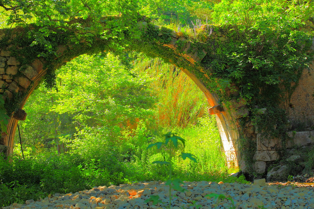 Light under a Bridge Auch das ist Kunst, ist Gottes Gabe, … Flickr