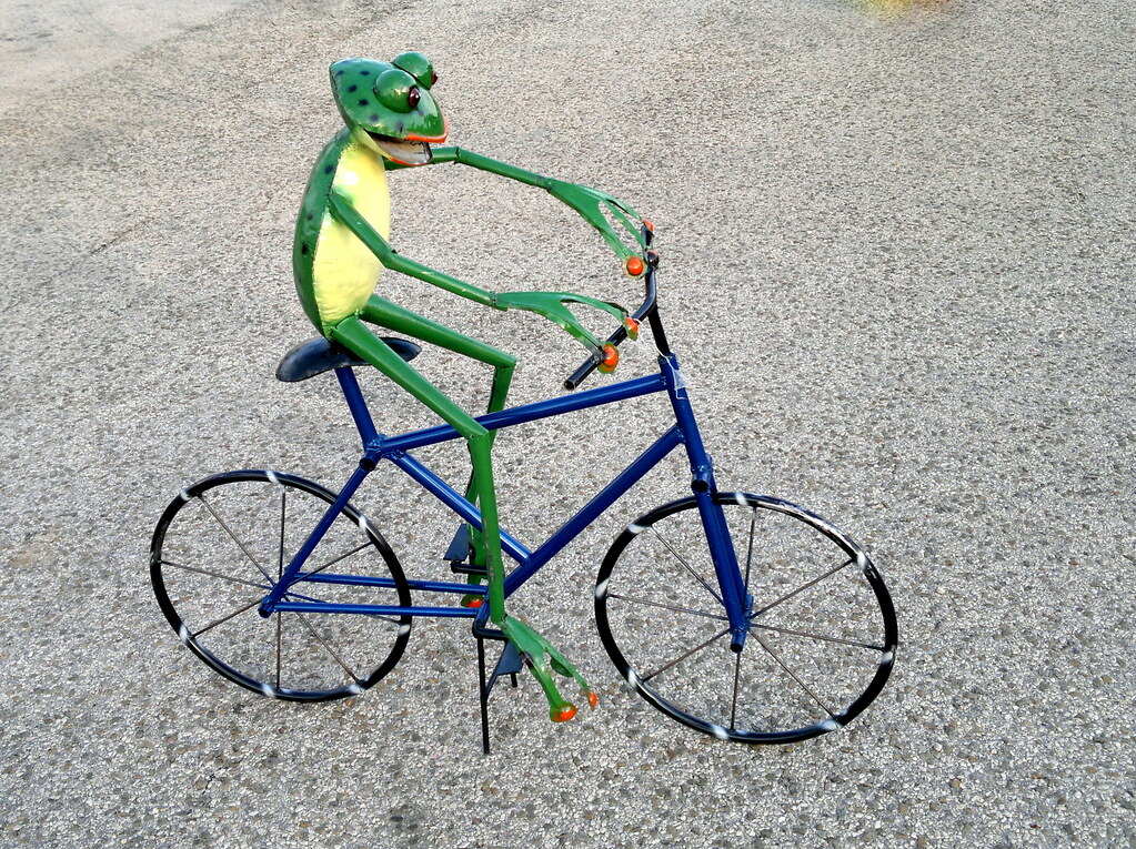 Kermit frog on a bike Frog on a bike, metal scrap art. Spo… Flickr