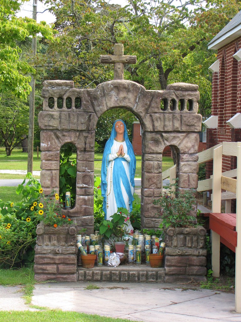 Mary Shrine The shrine to Mary outside of Our Lady of the … Flickr