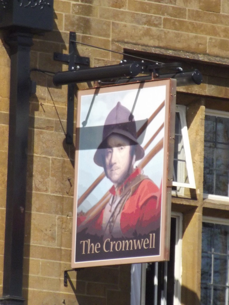 The Cromwell 911 North Bar Street, Banbury pub sign